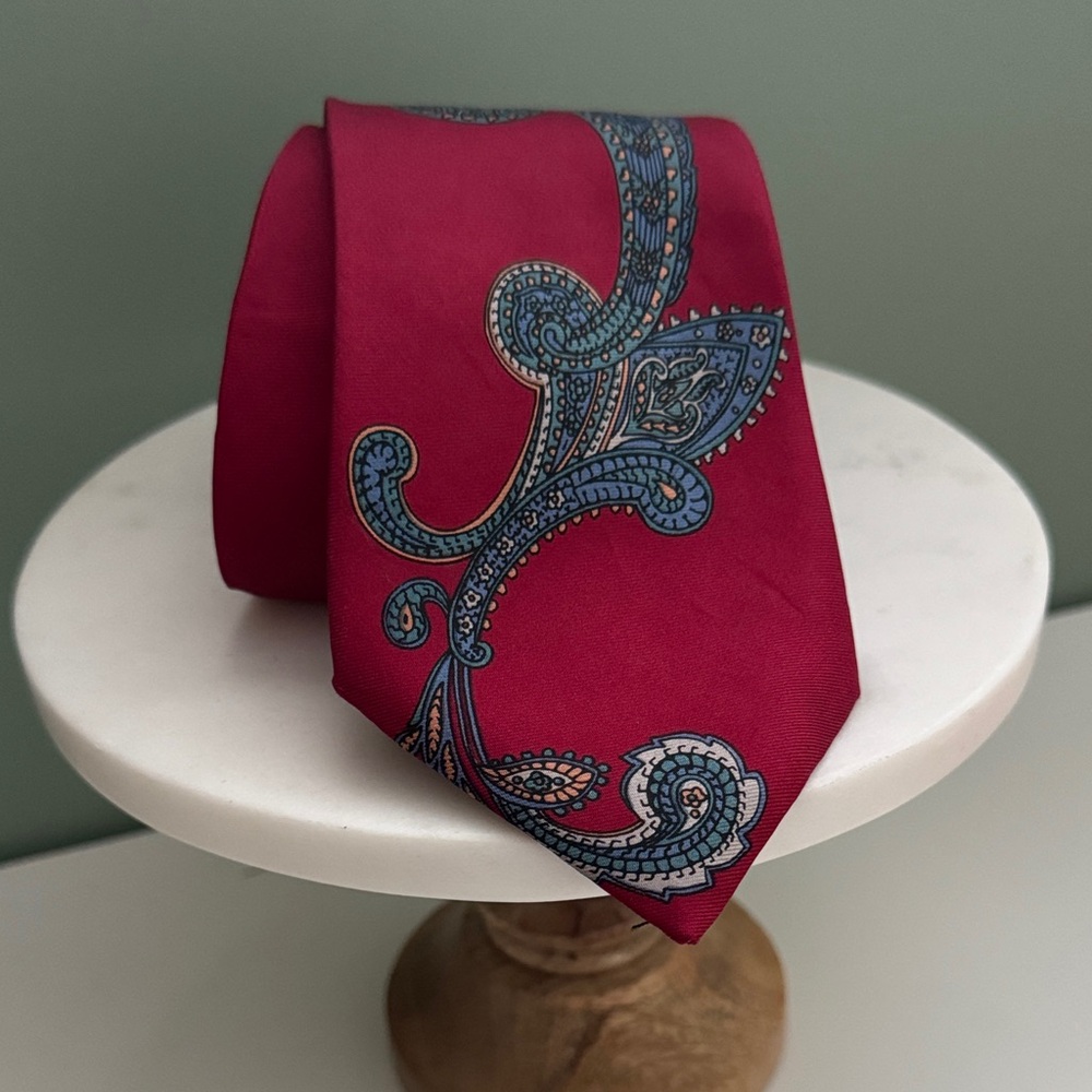 Lanvin Paris 100% silk red paisley tie